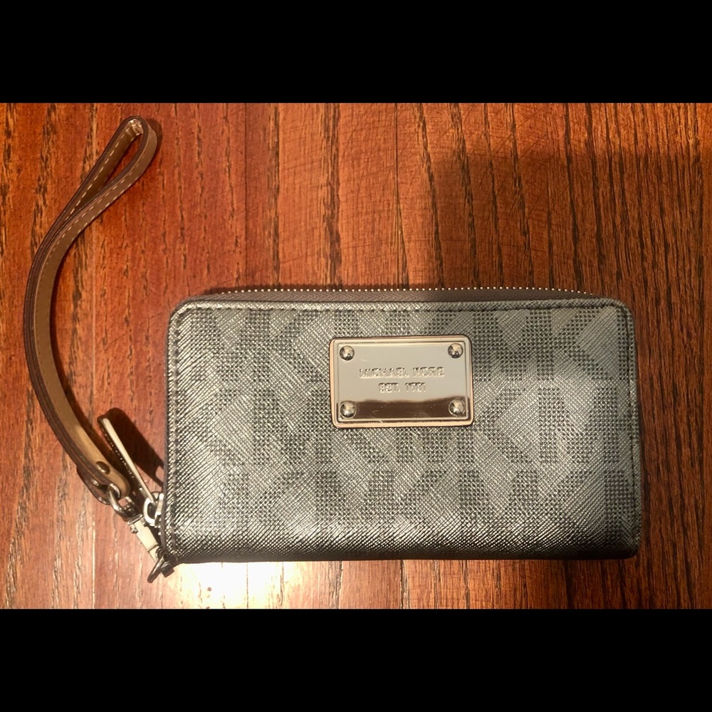 Silver Michael Kors Wallet/Wristlet